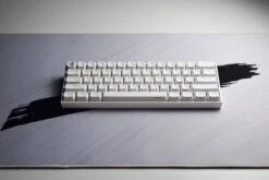 Deskmat Mousepad QwertyKey Alb 4mm Stitched Edges(Deskmat Mousepad Qwertykey Alb 4mm Margini Cusute) -Mountup Store Deskamat QWERTY alb 4 1