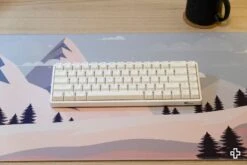 Deskmat Mousepad QwertyKey Winter Blast 4mm Stitched Edges(Deskmat Mousepad Qwertykey Winter Blast 4mm Margini Cusute) 15 Deskmat Mousepad QwertyKey Winter Blast 4mm Stitched Edges(Deskmat Mousepad Qwertykey Winter Blast 4mm Margini Cusute) -Mountup Store Deskamat WinterBlast1