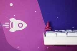 Deskmat Mousepad QwertyKey LiftOff 4mm Stitched Edges(Deskmat Mousepad Qwertykey Liftoff 4mm Margini Cusute) -Mountup Store Deskmat liftoffkeycaps 4