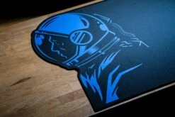 Deskmat Mousepad QwertyKey Spaceman Unregular 4mm Stitched Edges(Deskmat Mousepad Qwertykey Spaceman Neregulat 4mm Margini Cusute) -Mountup Store Deskmat astronaut mousepad qwertykey2y