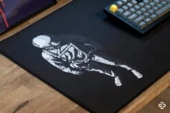 Deskmat Mousepad QwertyKey Astronaut 4mm Stitched Edges(Deskmat Mousepad Qwertykey Astronaut 4mm Margini Cusute) -Mountup Store Deskmat astronaut qwertykey mousepad space3