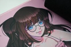 Deskmat Mousepad QwertyKey Anime Waifu 4mm Stitched Edges(Deskmat Mousepad Qwertykey Anime Waifu 4mm Margini Cusute) -Mountup Store Deskmat mousepad qwertykey anime girl pink keyboard mousepad 0007 DSC02105