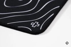 Deskmat Mousepad QwertyKey Topographic Black 4mm Stitched Edges(Deskmat Mousepad Qwertykey Topographic Negru 4mm Margini Cusute) -Mountup Store deskmat astro negru 5