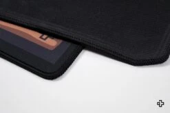 Deskmat Mousepad QwertyKey Wood 4mm Stitched Edges(Deskmat Mousepad Qwertykey Wood 4mm Margini Cusute) -Mountup Store deskmat qwertykey wood 5