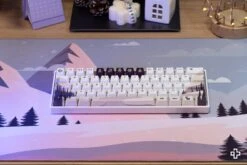 Deskmat Mousepad QwertyKey Winter Blast 4mm Stitched Edges(Deskmat Mousepad Qwertykey Winter Blast 4mm Margini Cusute) 22 Deskmat Mousepad QwertyKey Winter Blast 4mm Stitched Edges(Deskmat Mousepad Qwertykey Winter Blast 4mm Margini Cusute) -Mountup Store winterblastpozecopy 1210809d c690 4da5 8859 365463997a80